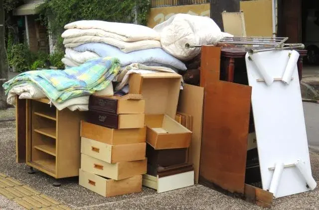 不用品の山